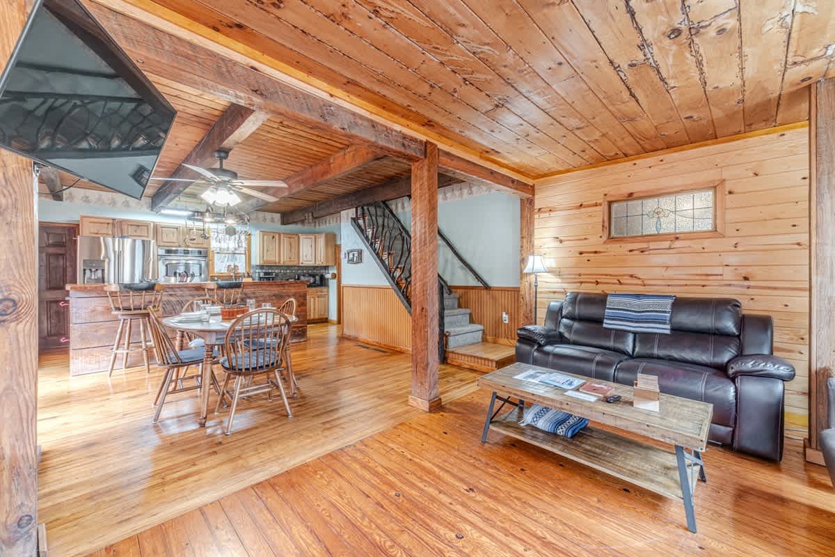 BLUE CREEK SHOALS | HOT TUB, SAUNA, & GAME ROOM