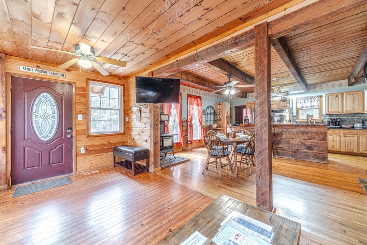 BLUE CREEK SHOALS | HOT TUB, SAUNA, & GAME ROOM