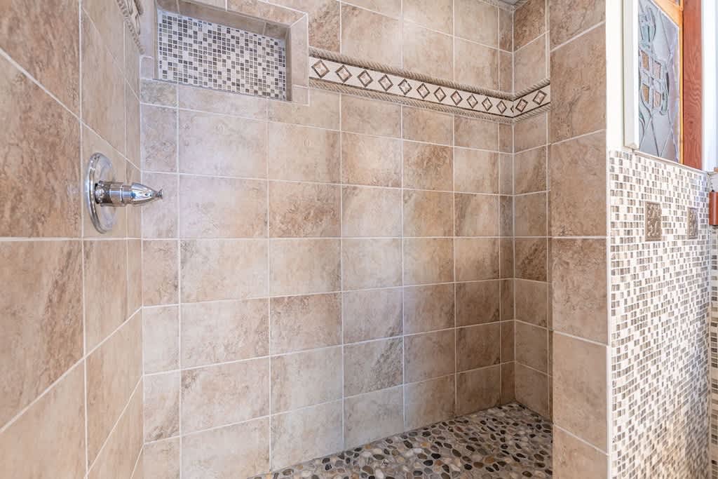 BLUE CREEK SHOALS | HOT TUB, SAUNA, & GAME ROOM