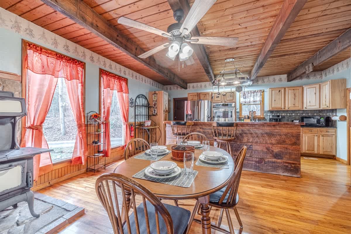 BLUE CREEK SHOALS | HOT TUB, SAUNA, & GAME ROOM