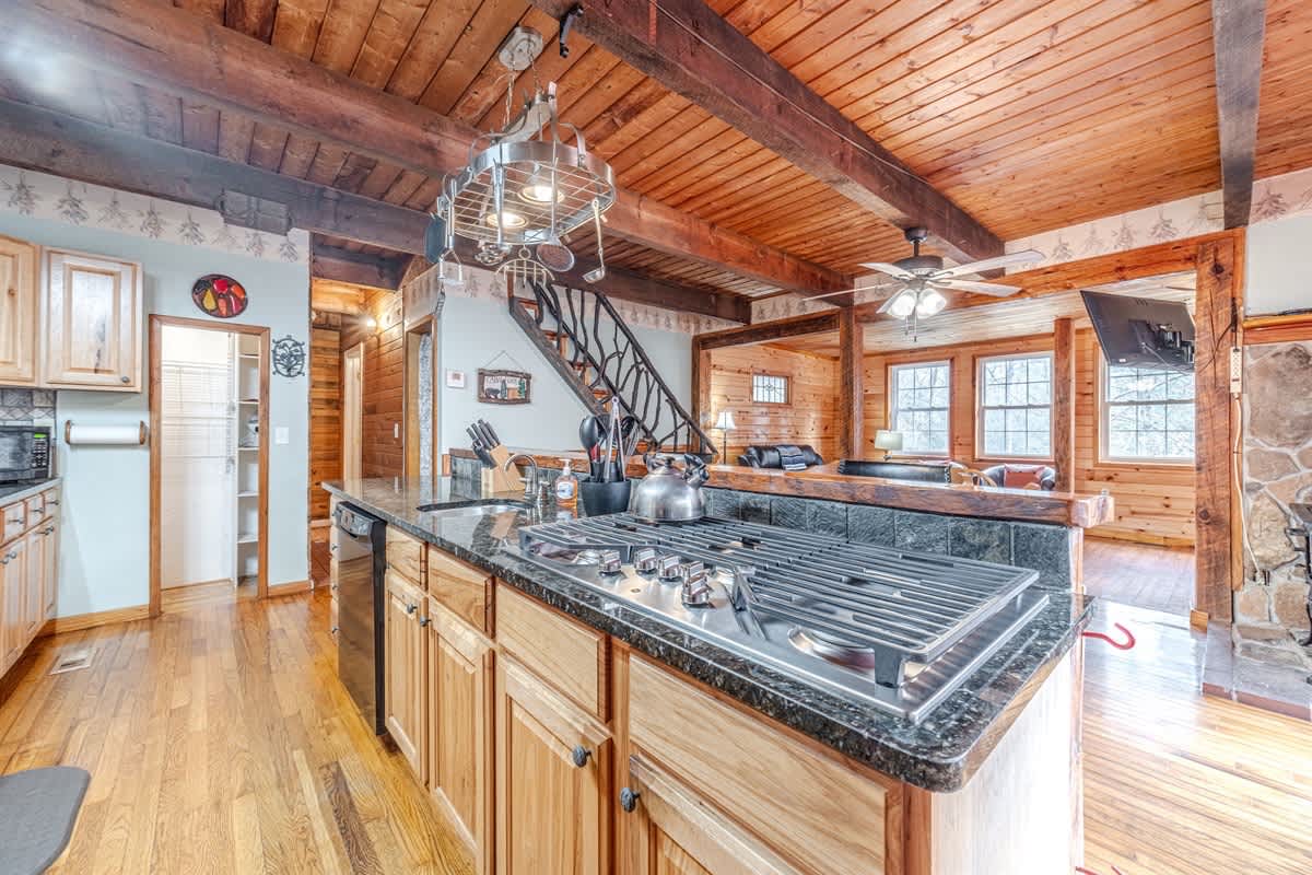 BLUE CREEK SHOALS | HOT TUB, SAUNA, & GAME ROOM