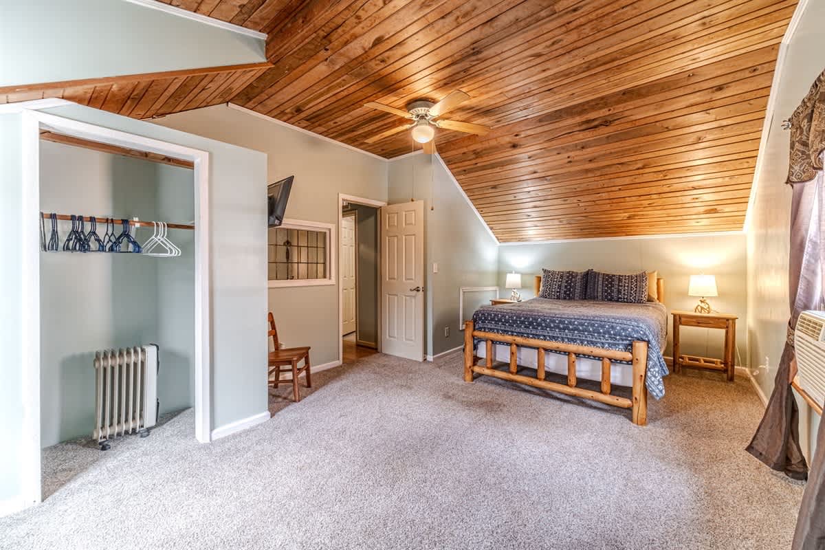 BLUE CREEK SHOALS | HOT TUB, SAUNA, & GAME ROOM