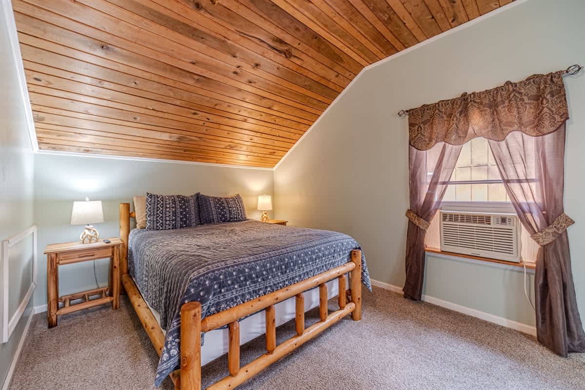 BLUE CREEK SHOALS | HOT TUB, SAUNA, & GAME ROOM
