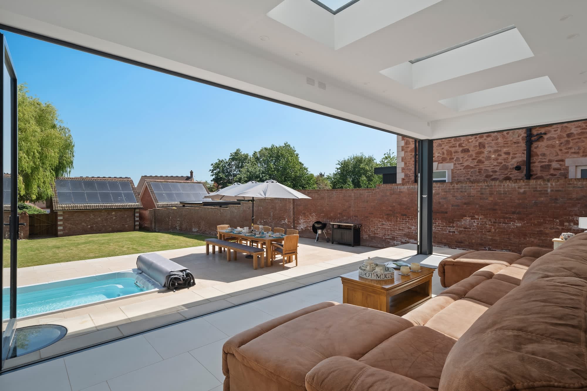 Grand Victorian Home, Swim Spa, Garden & Parking