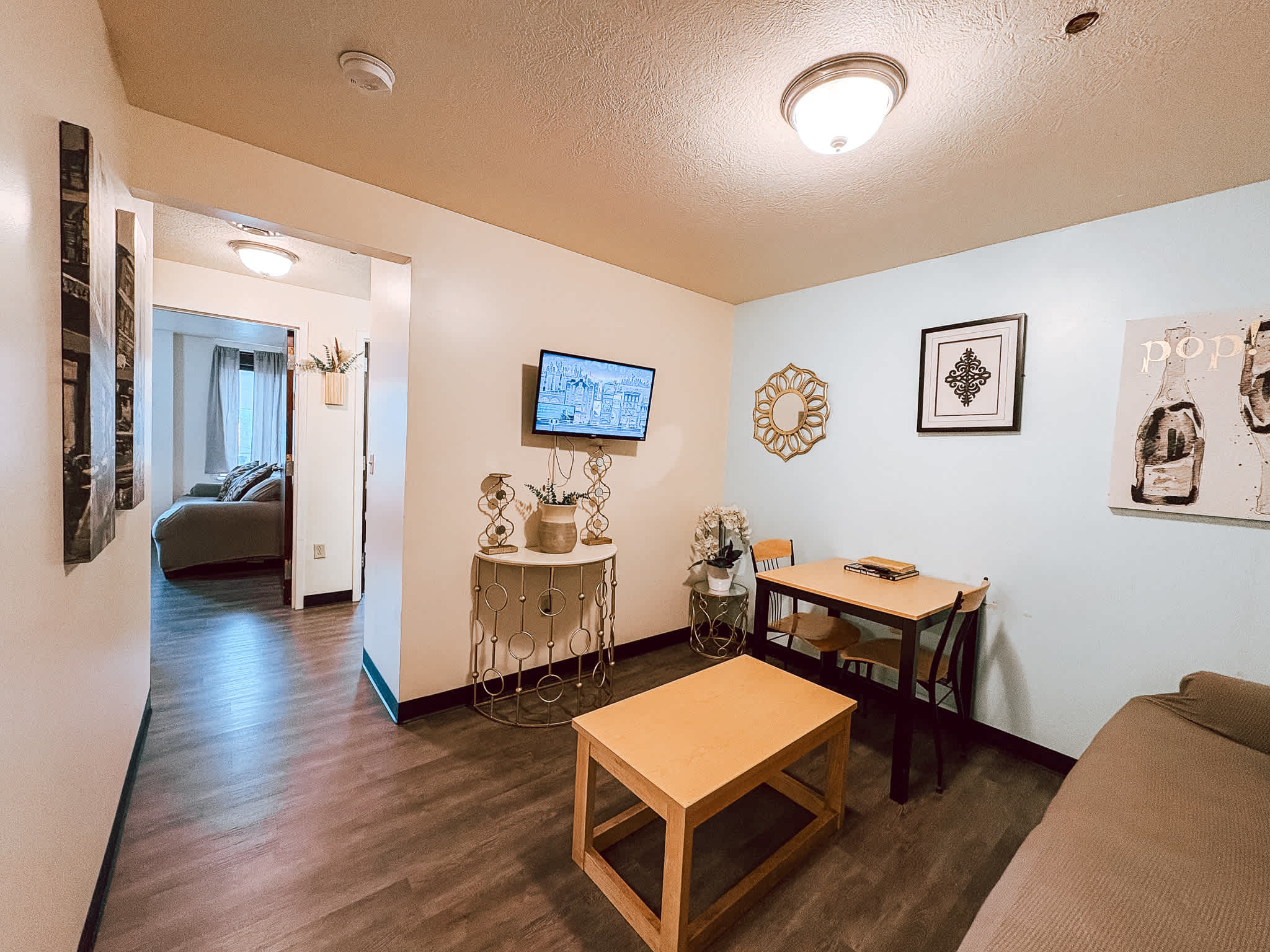 Spacious 2BR 2BA Downtown Apt | Walk Everywhere