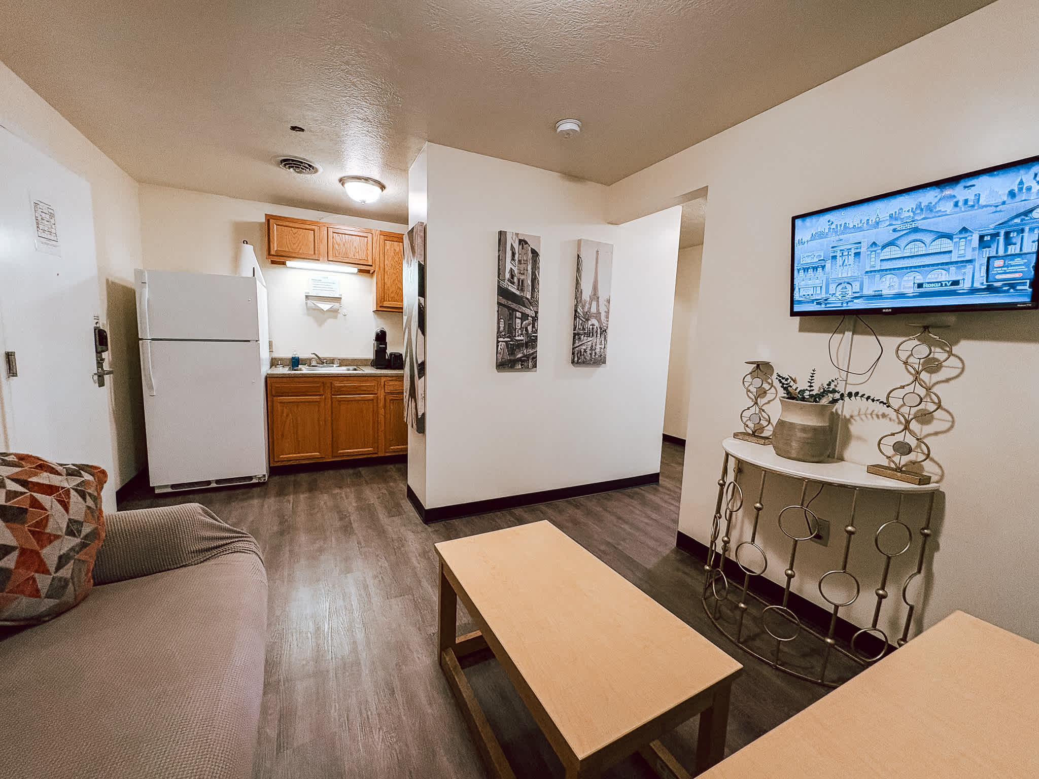 Spacious 2BR 2BA Downtown Apt | Walk Everywhere