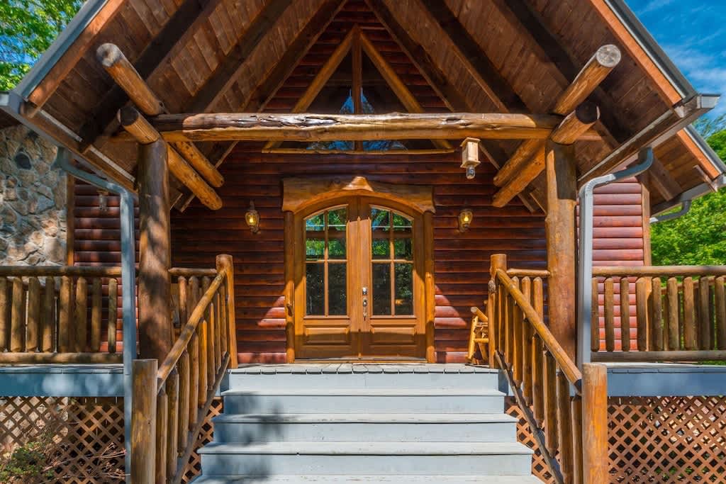 SERENITY FOR TWO CABIN l JACUZZI TUB | HOT TUB |