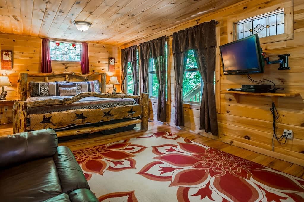 SERENITY FOR TWO CABIN l JACUZZI TUB | HOT TUB |