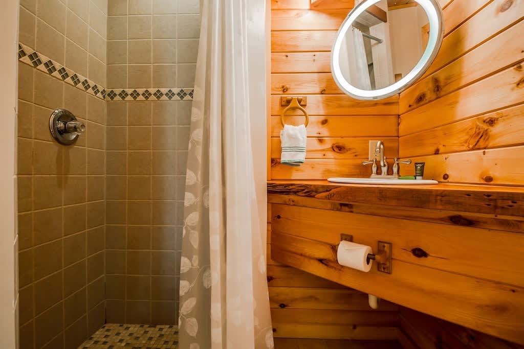SERENITY FOR TWO CABIN l JACUZZI TUB | HOT TUB |