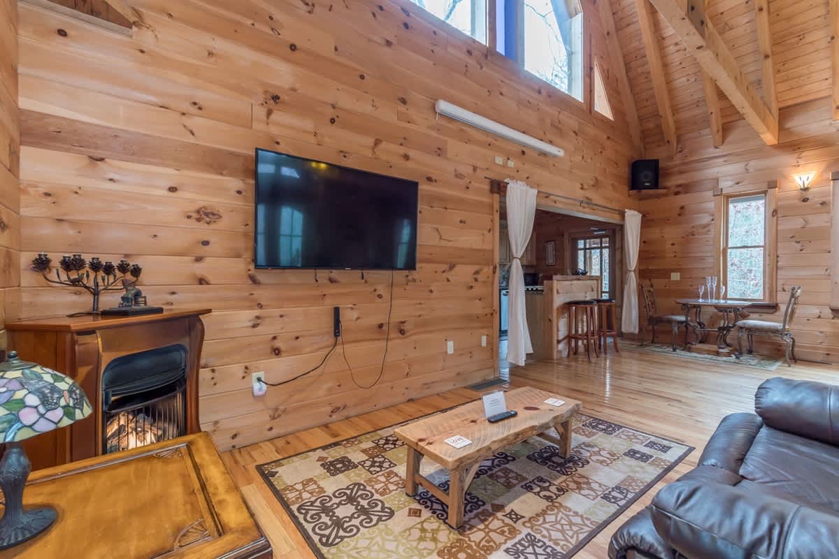 SERENITY FOR TWO CABIN l JACUZZI TUB | HOT TUB |