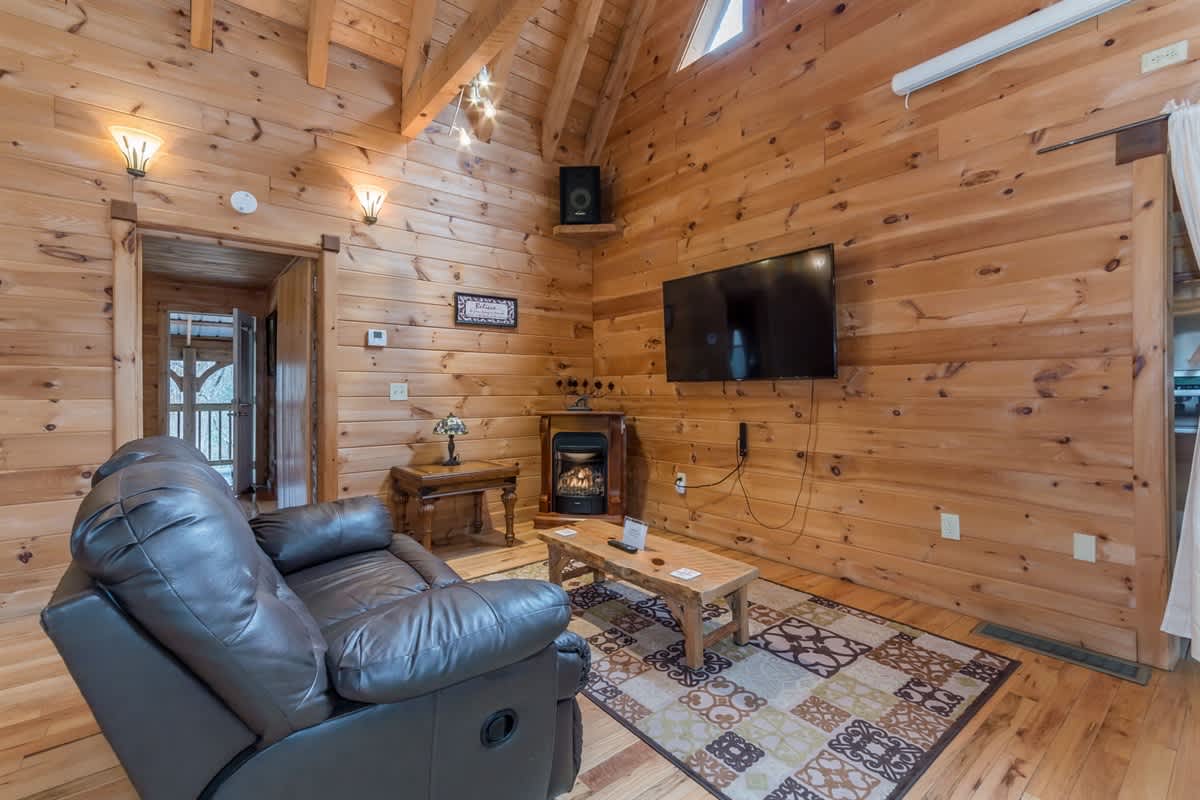 SERENITY FOR TWO CABIN l JACUZZI TUB | HOT TUB |