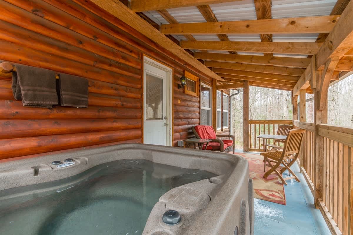 SERENITY FOR TWO CABIN l JACUZZI TUB | HOT TUB |