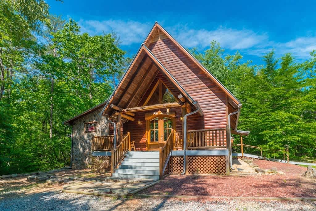 SERENITY FOR TWO CABIN l JACUZZI TUB | HOT TUB |