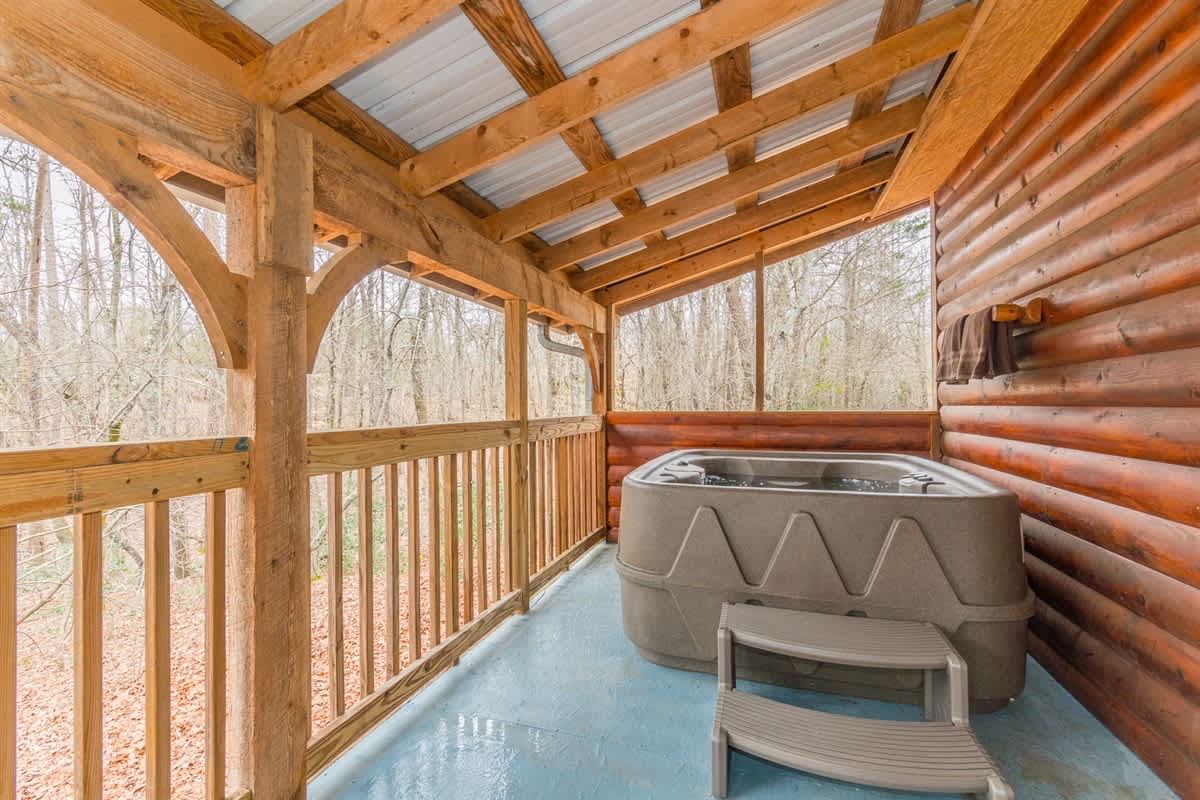 SERENITY FOR TWO CABIN l JACUZZI TUB | HOT TUB |