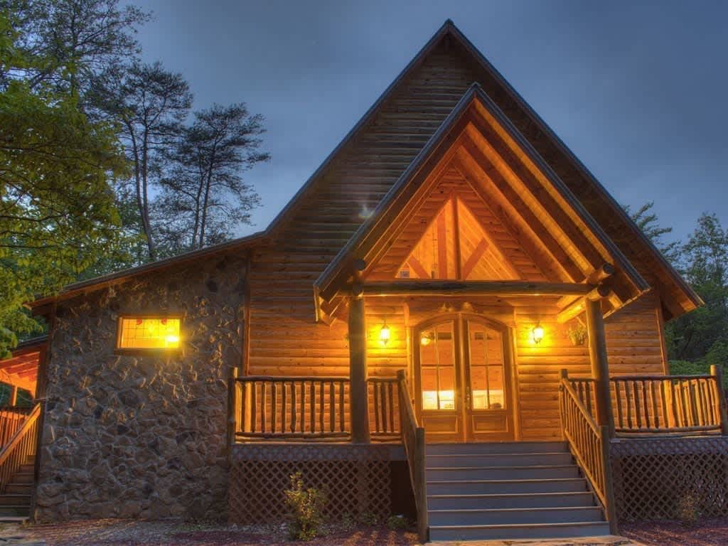 SERENITY FOR TWO CABIN l JACUZZI TUB | HOT TUB |