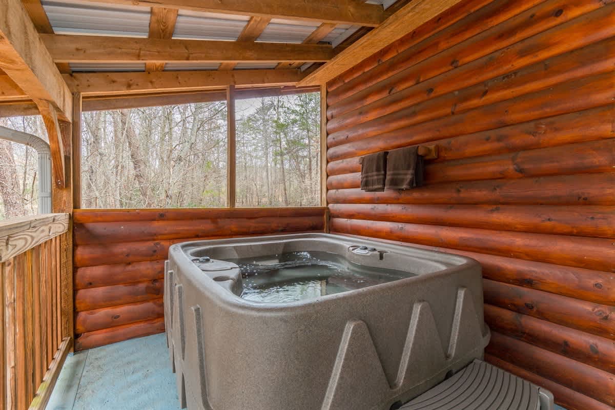 SERENITY FOR TWO CABIN l JACUZZI TUB | HOT TUB |