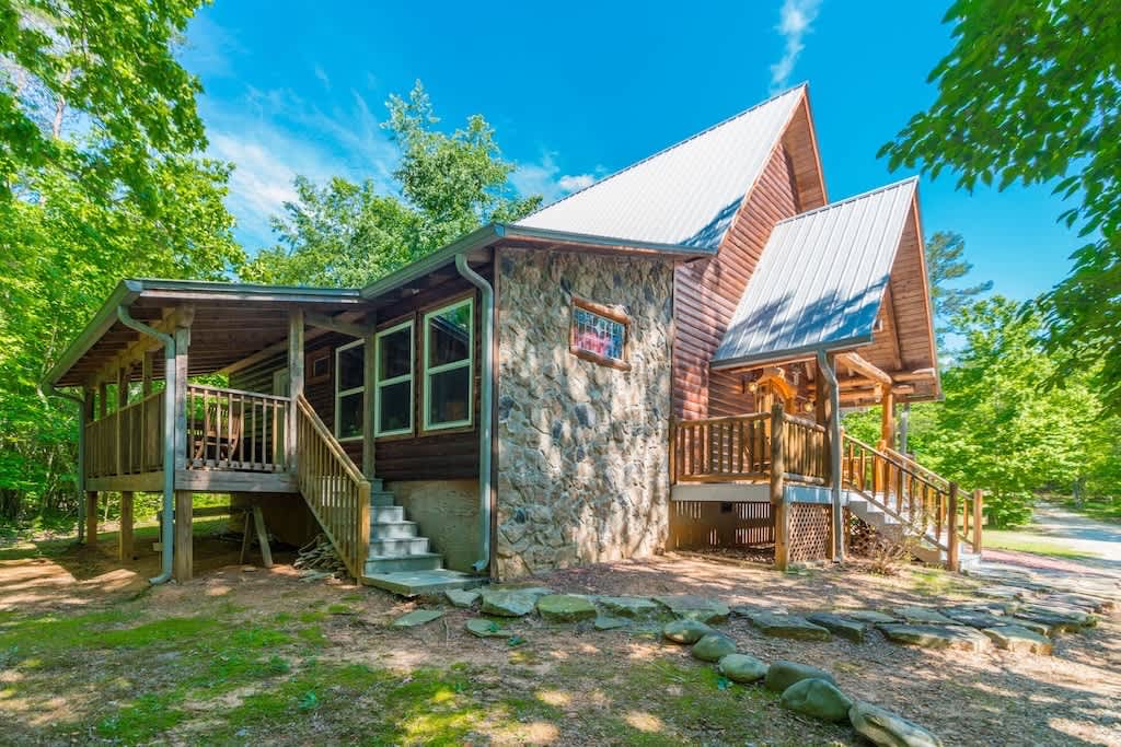 SERENITY FOR TWO CABIN l JACUZZI TUB | HOT TUB |