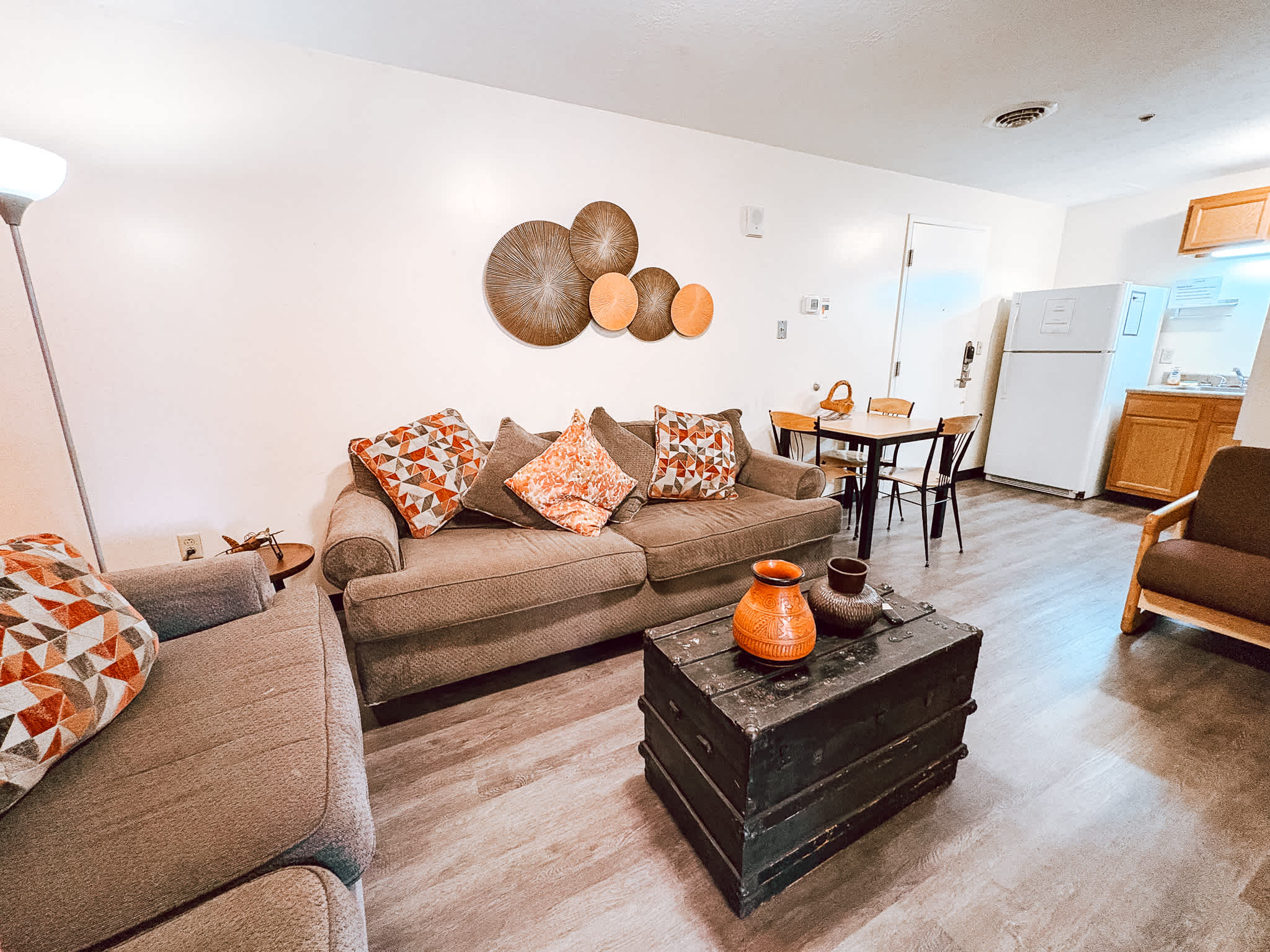 2BR 2BA Downtown Apt | 55” TV | 6 Beds
