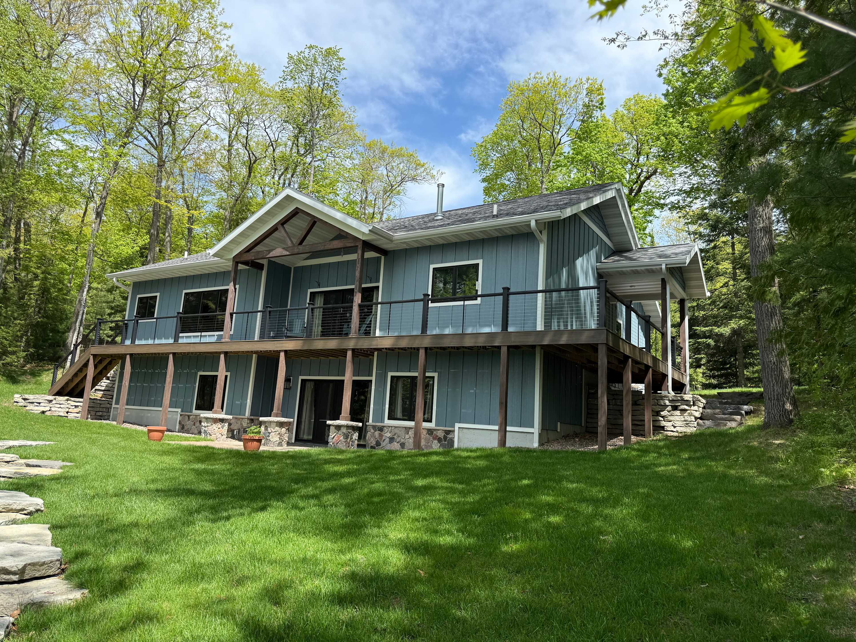 Linger Longer Lodge- on White Sand Lake, swim, bike & more