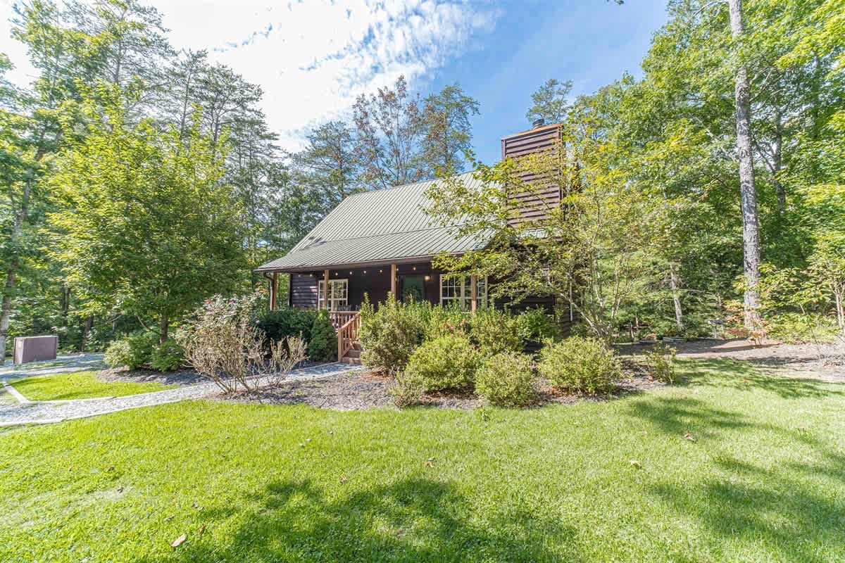 HOO`S THERE HIDEAWAY | HOT TUB | POOL TABLE