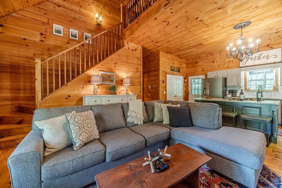 HOO`S THERE HIDEAWAY | HOT TUB | POOL TABLE