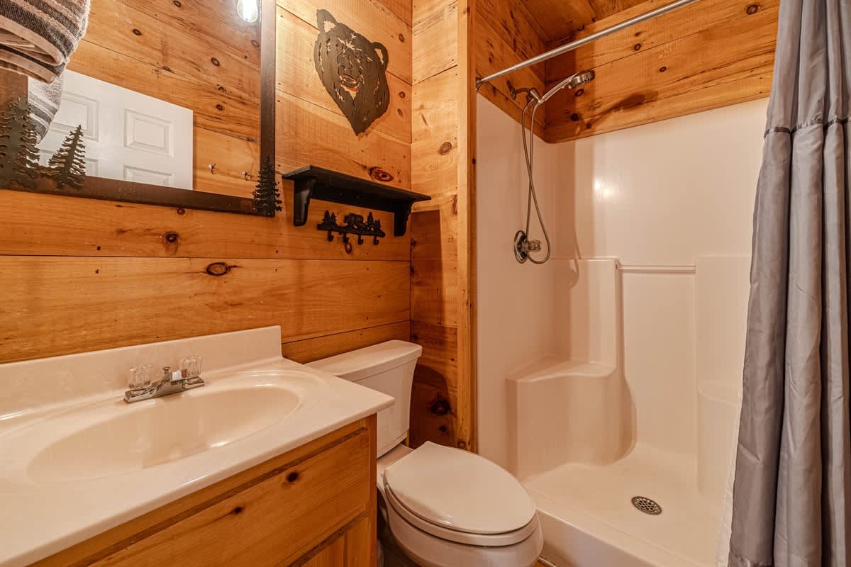 HOO`S THERE HIDEAWAY | HOT TUB | POOL TABLE