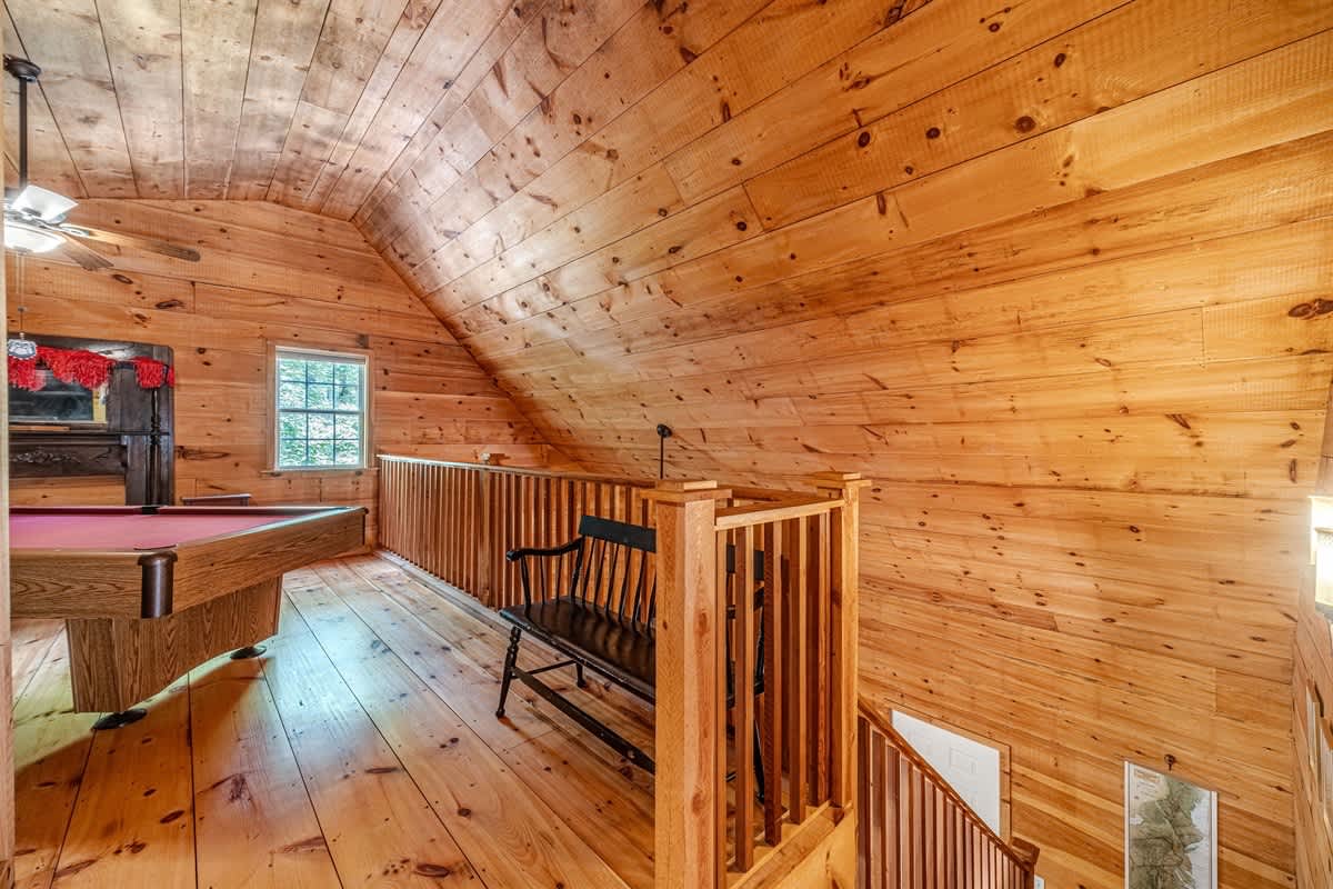 HOO`S THERE HIDEAWAY | HOT TUB | POOL TABLE