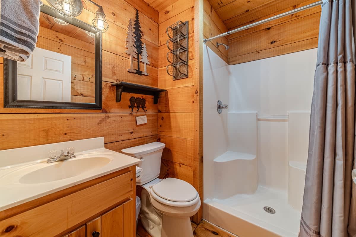 HOO`S THERE HIDEAWAY | HOT TUB | POOL TABLE