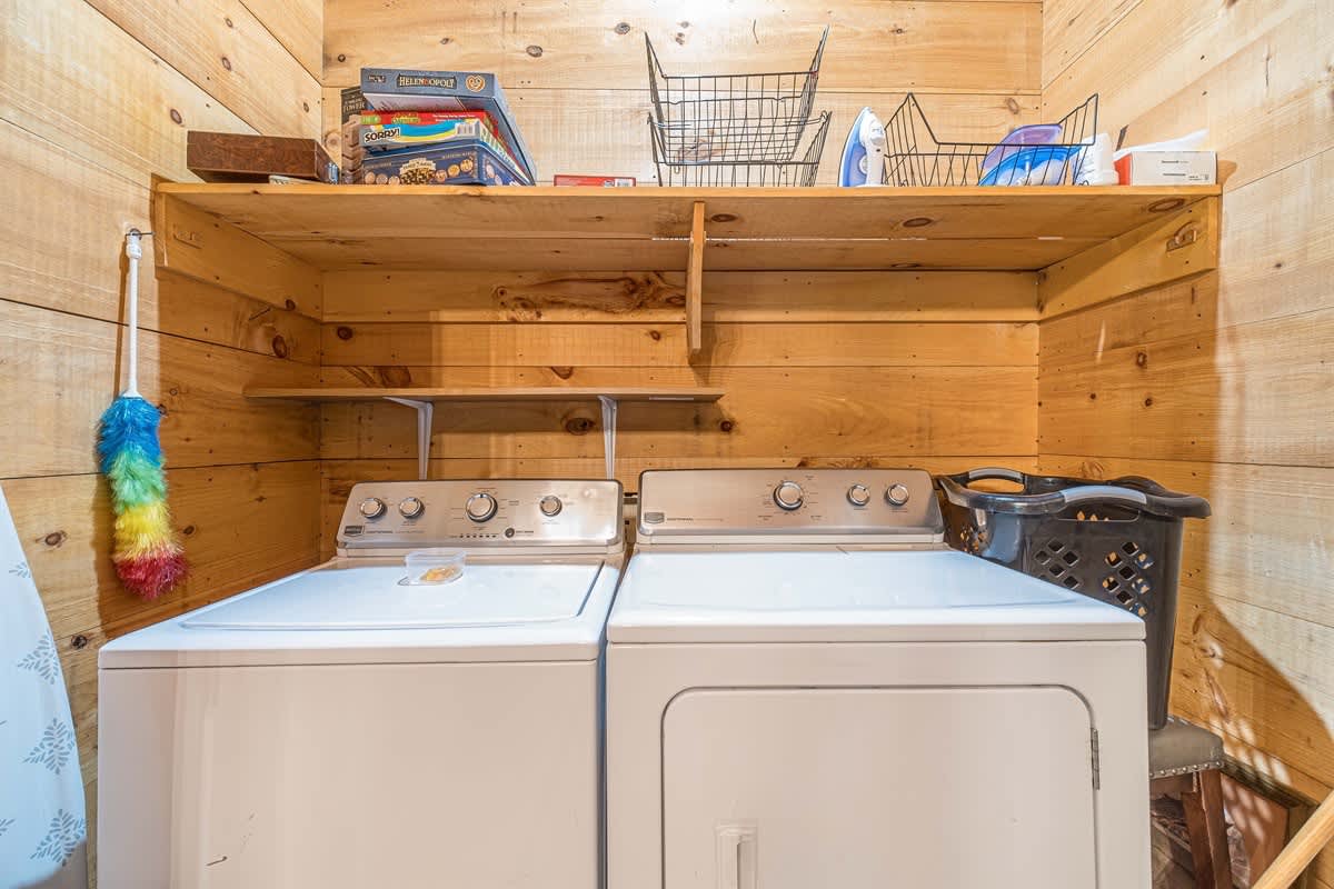 HOO`S THERE HIDEAWAY | HOT TUB | POOL TABLE