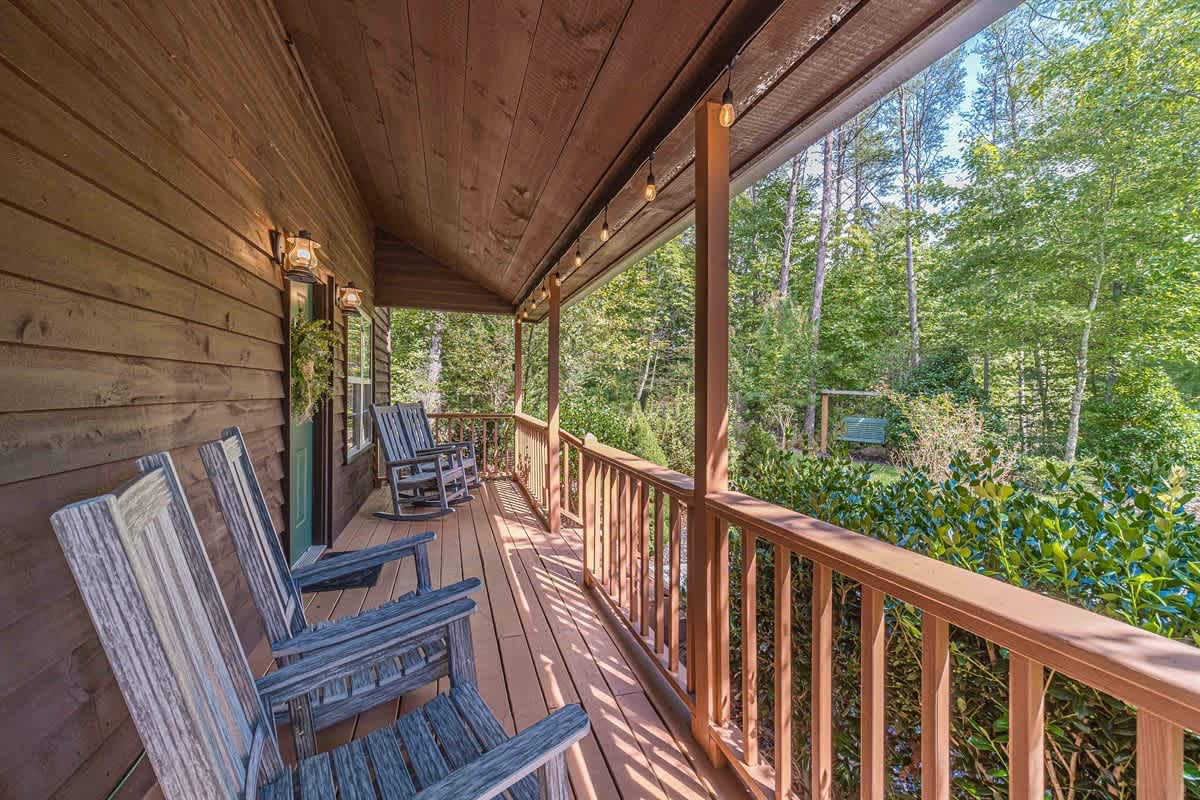 HOO`S THERE HIDEAWAY | HOT TUB | POOL TABLE