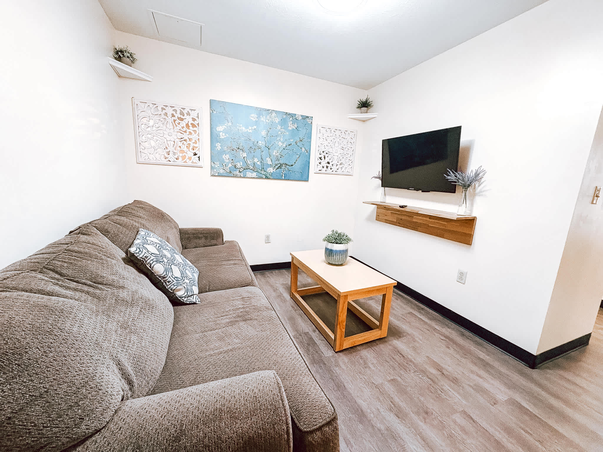 2 Bedroom/2 Bath Downtown | Sleeps Six | Walkable
