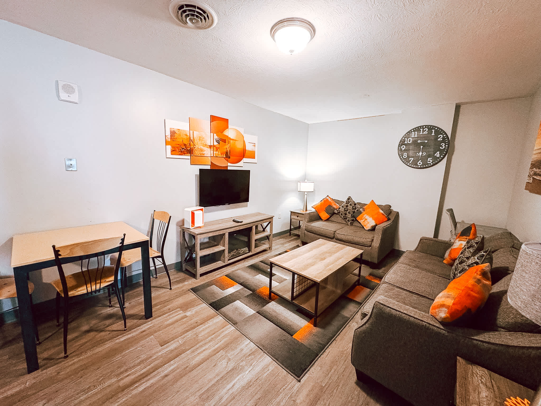 2BR 2BA Downtown Apt | Water + City Views
