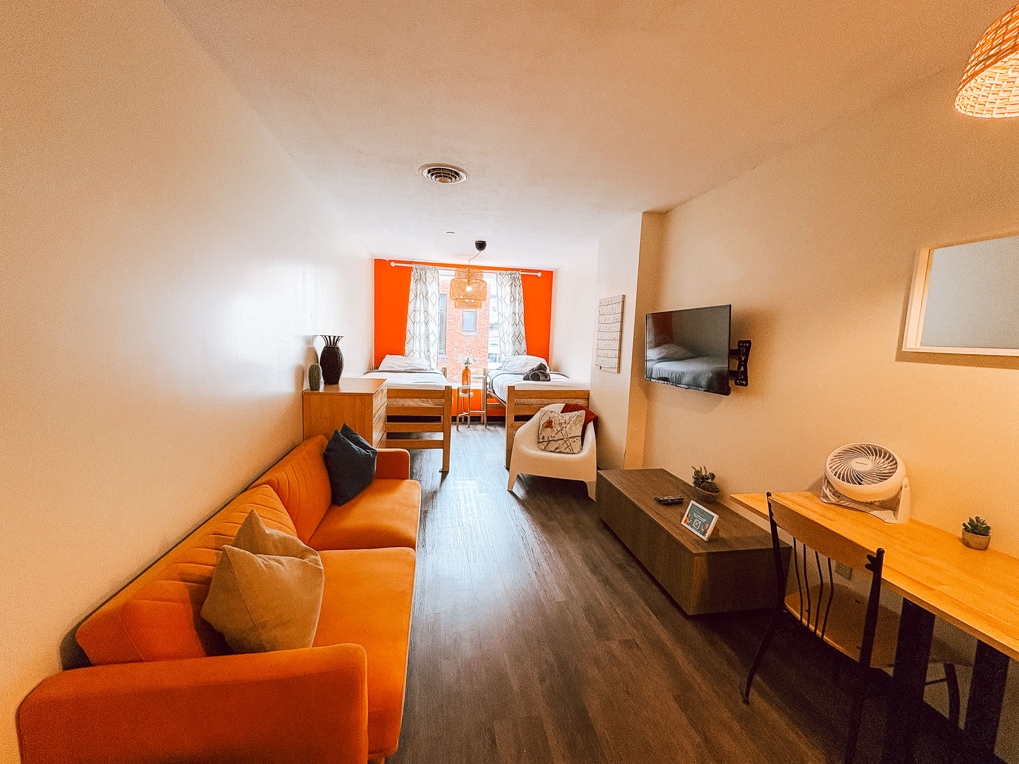 Modern 1BR Downtown Apartment | Sofa Bed + 2 Singles
