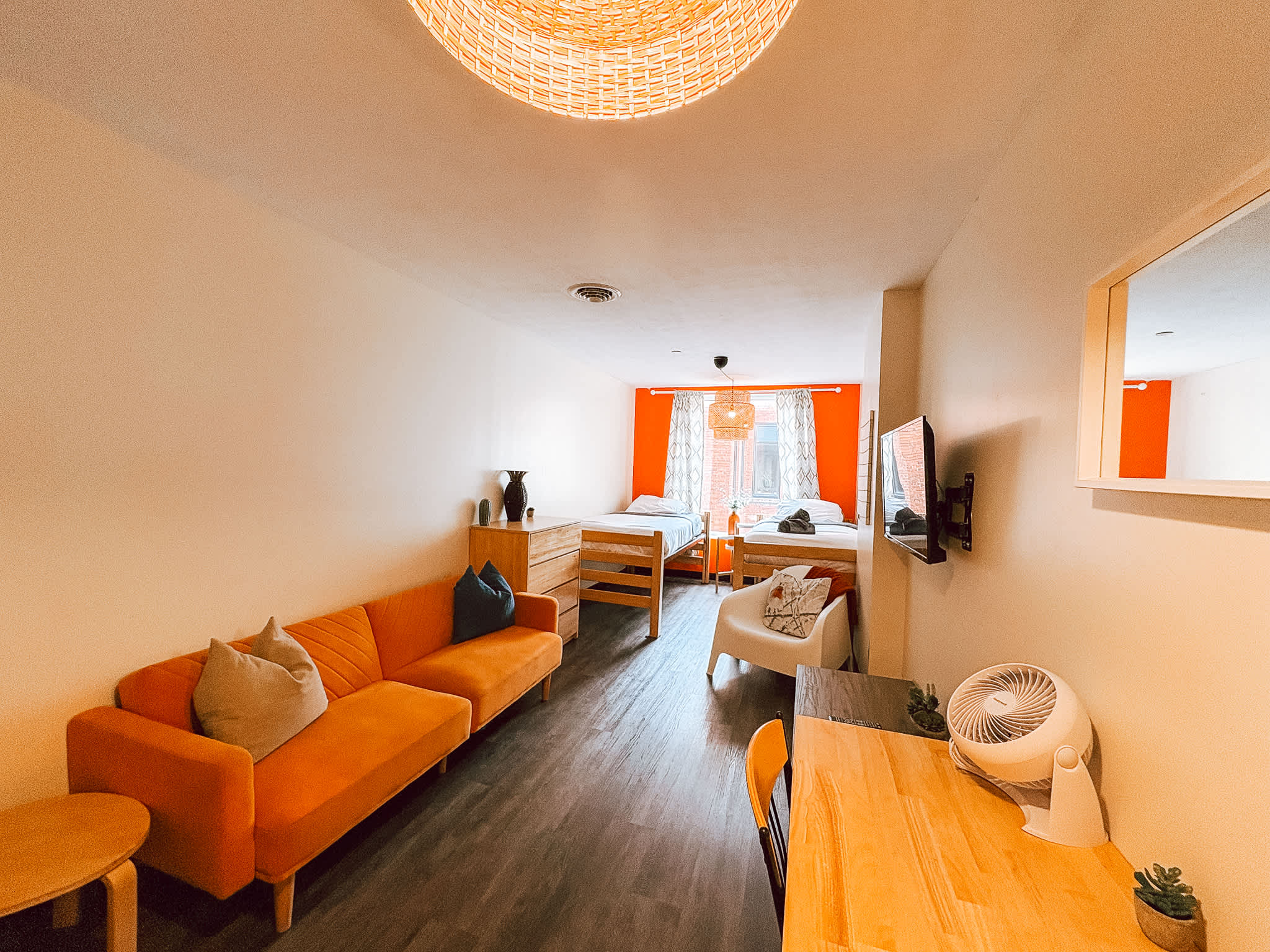 Modern 1BR Downtown Apartment | Sofa Bed + 2 Singles