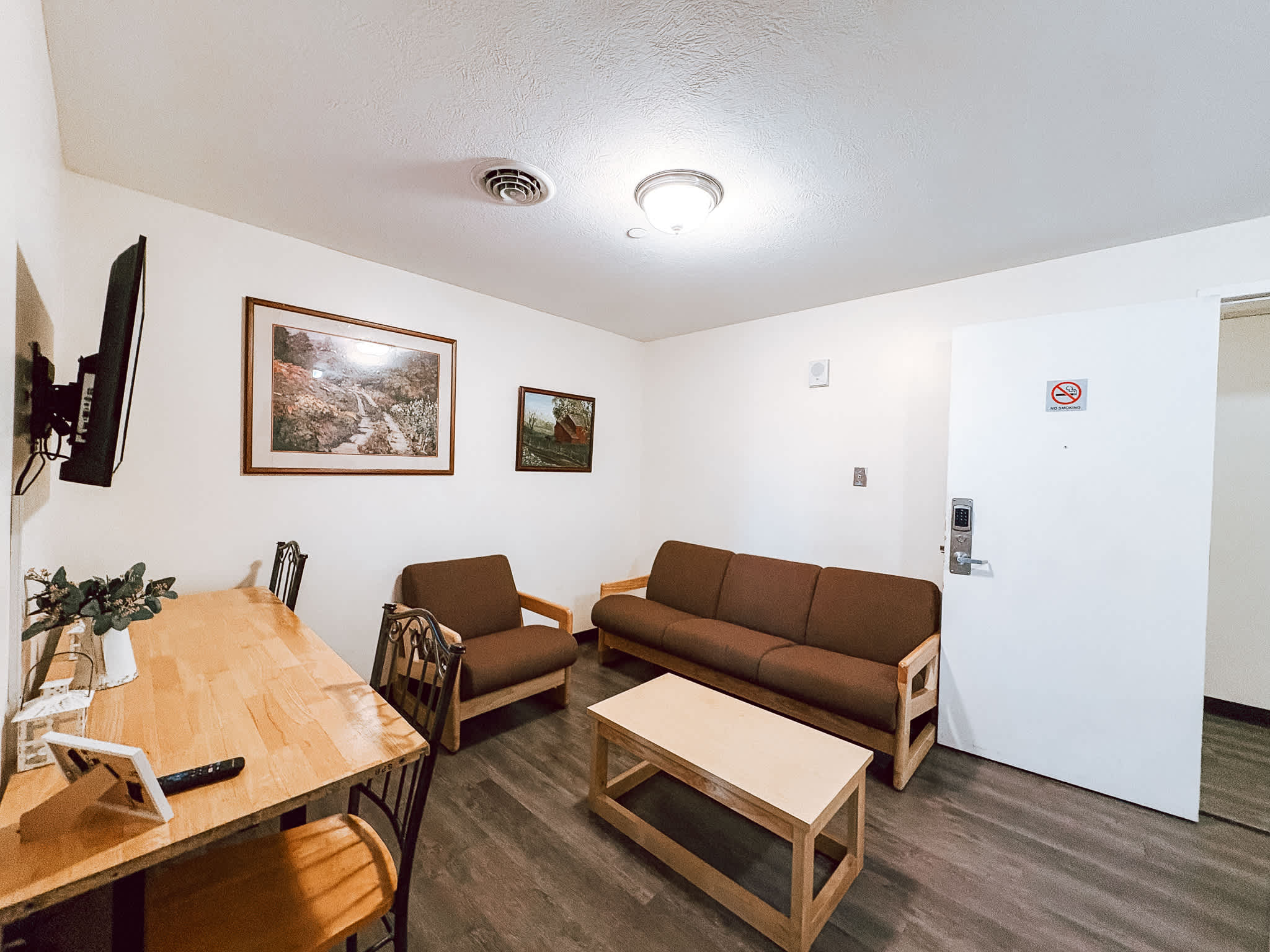 2BR 2BA Downtown Apt | Spacious + Walkable