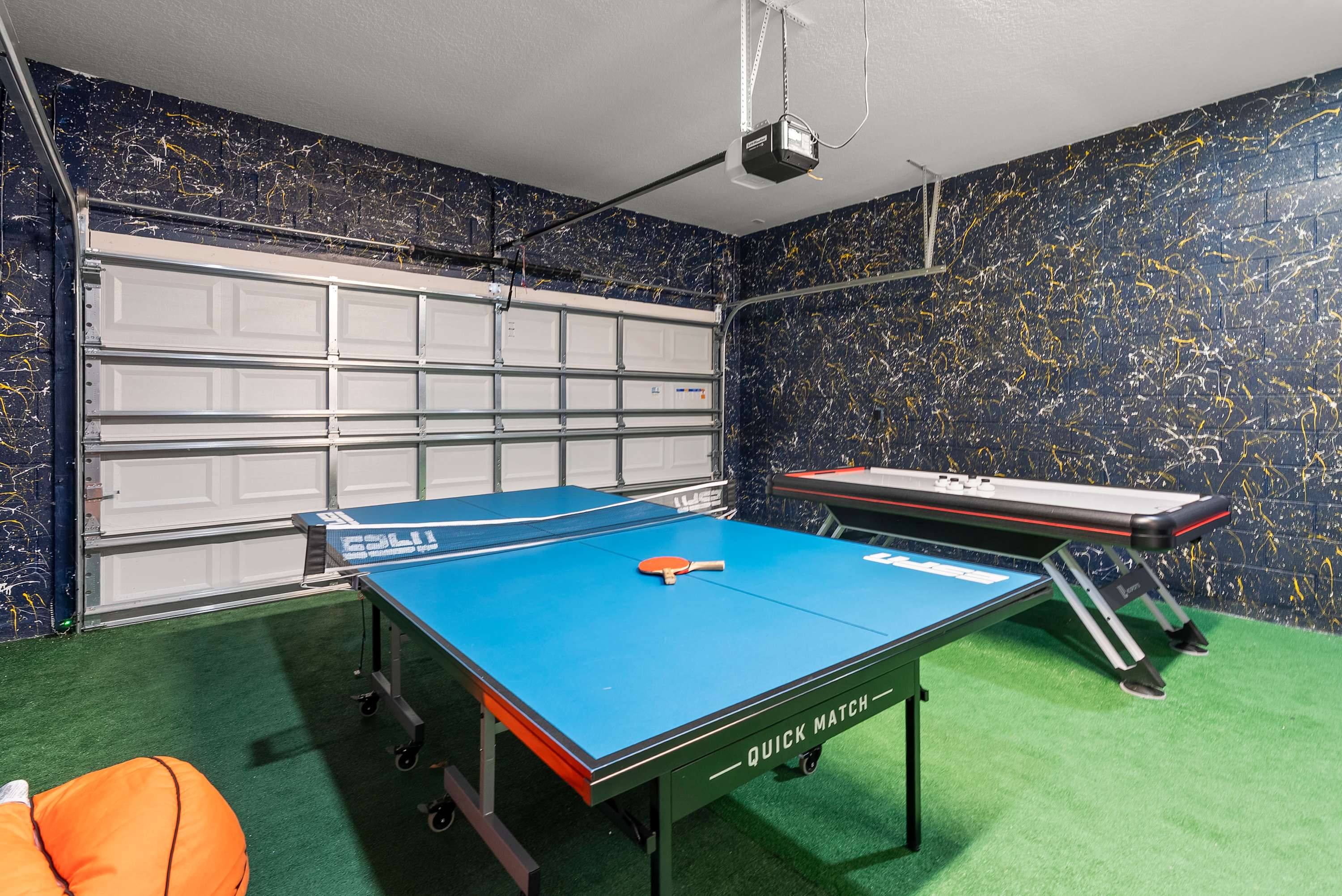 Themed retreat w/ pool & movie lounge