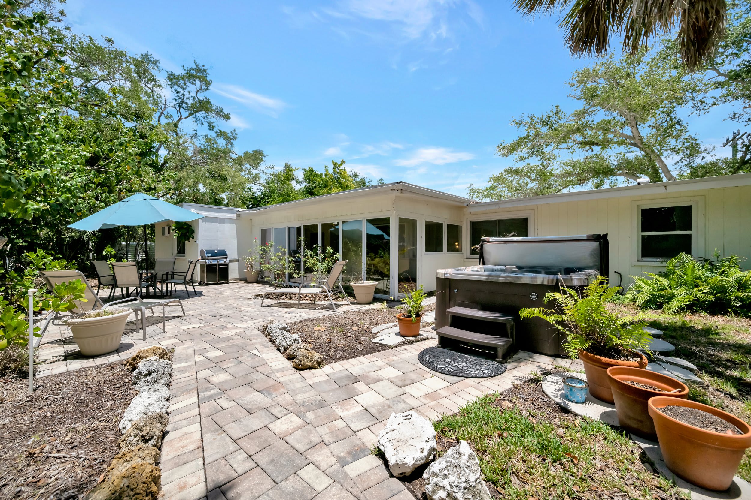 Walk to Siesta Key Beach! Hot Tub & Large Backyard in Siesta Key, FL