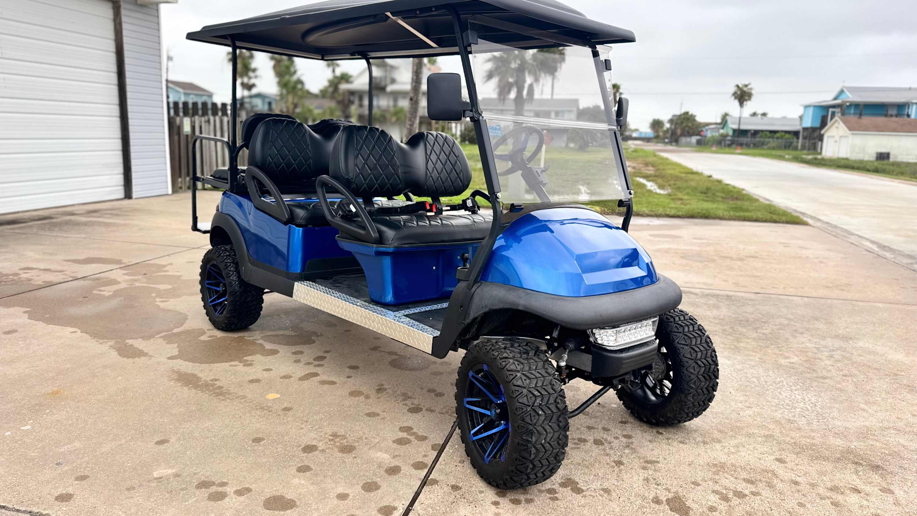 6 Seater Golf Cart / Optional for additional fee