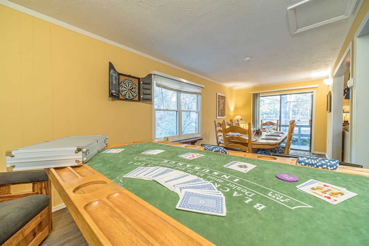 CREEK FRONT RETREAT | GAME ROOM | HOT TUB |
