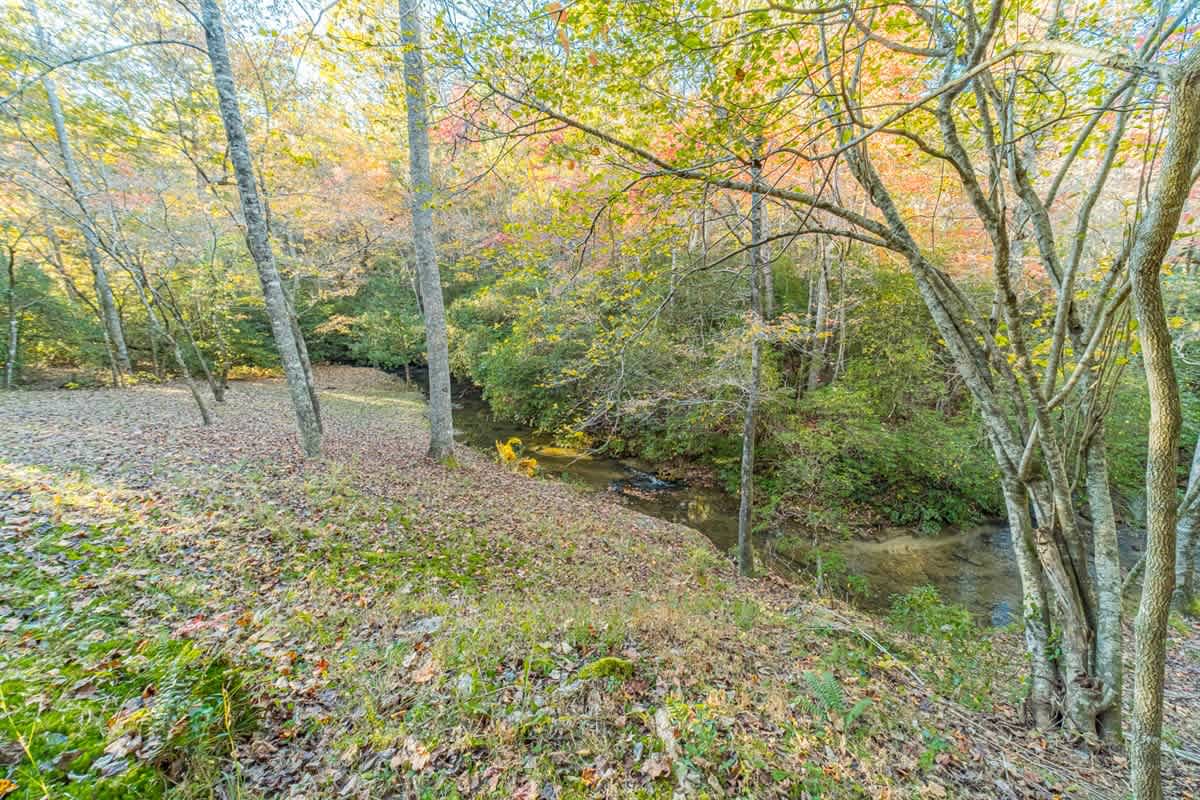 CREEK FRONT RETREAT | GAME ROOM | HOT TUB |