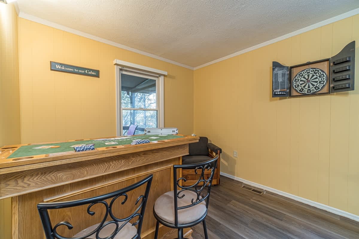 CREEK FRONT RETREAT | GAME ROOM | HOT TUB |