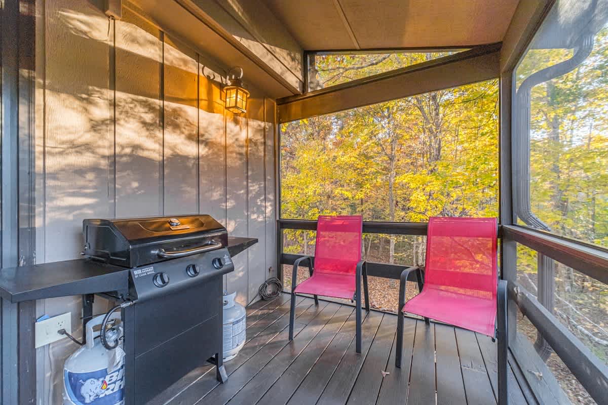 CREEK FRONT RETREAT | GAME ROOM | HOT TUB |