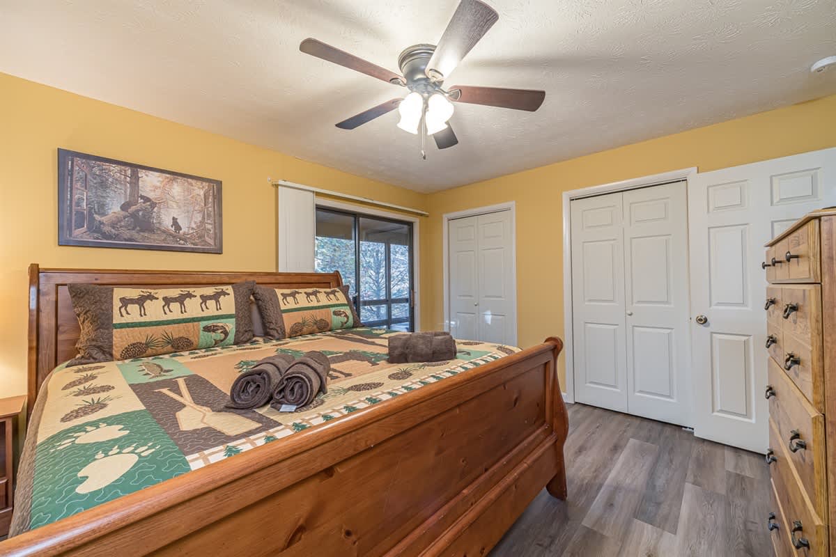 CREEK FRONT RETREAT | GAME ROOM | HOT TUB |