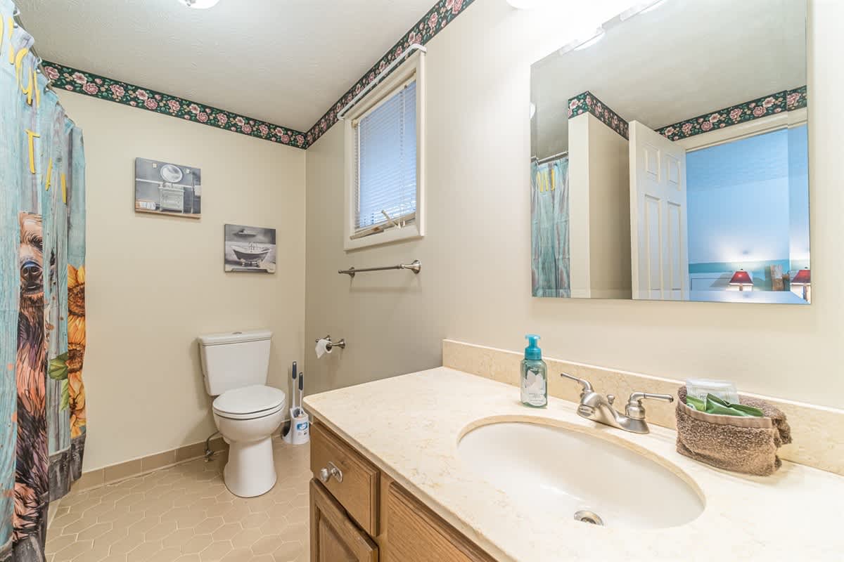 CREEK FRONT RETREAT | GAME ROOM | HOT TUB |