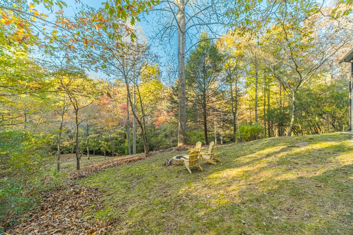 CREEK FRONT RETREAT | GAME ROOM | HOT TUB |