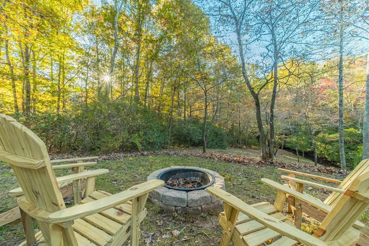 CREEK FRONT RETREAT | GAME ROOM | HOT TUB |