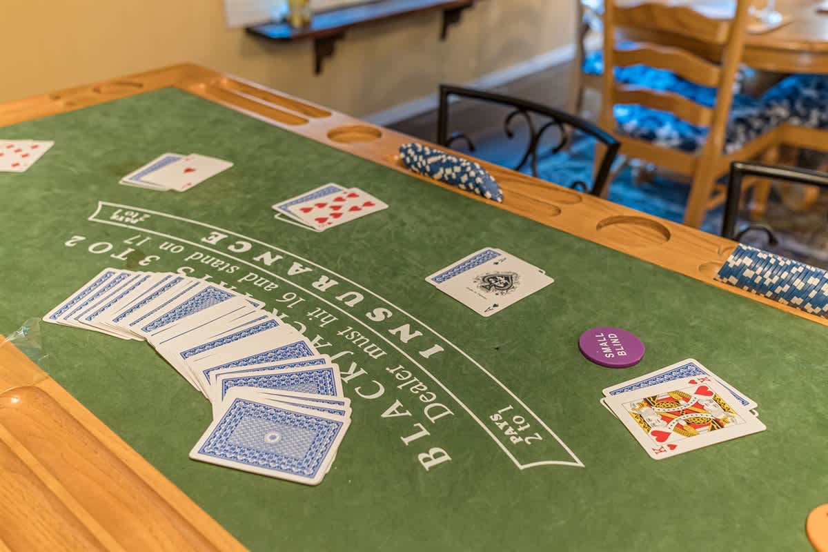 CREEK FRONT RETREAT | GAME ROOM | HOT TUB |