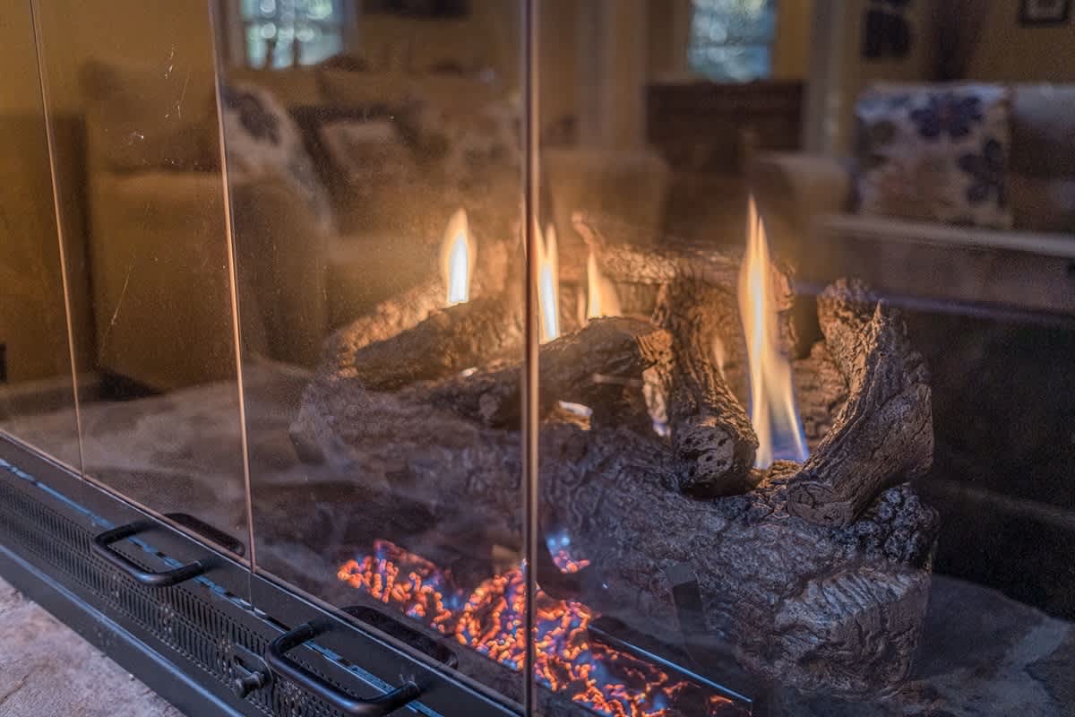 CREEK FRONT RETREAT | GAME ROOM | HOT TUB |