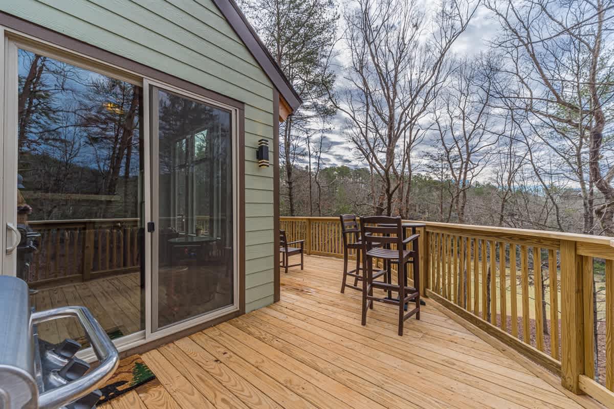 BEAR NAKED l LUXURY CABIN | SAUNA | HOT TUB |