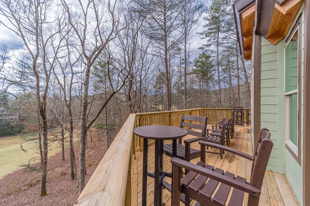 BEAR NAKED l LUXURY CABIN | SAUNA | HOT TUB |